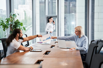 Aufkleber - People meeting and talking in the office