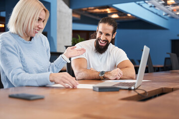 Aufkleber - Office worker joking with his colleague