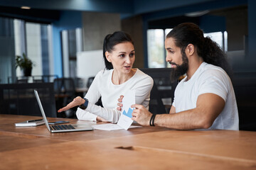 Poster - Woman explaining something to her colleague