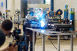 © Jonás Torres - trabajador mecánico metal en taller con herramientas profesionales de corte y soldadura