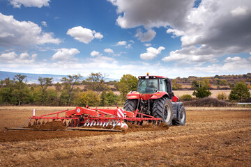 Aufkleber - Farmer in tractor preparing land with seedbed cultivator .
