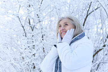 Canvas Print - Beautiful senior woman posing in snowy winter park