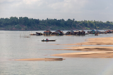 Canvas Print - Village flottant sur le Mékong à Kratie, Cambodge