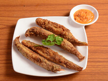 Fried Bombay Duck Fish Or Bombil In A Plate With Lemon And Coriander, Famous Food Of Mumbai And Coastal Area Of Maharashtra, India.
