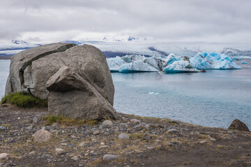 Poster - Large boulder on the shore of Jokulsarlon lake in Iceland