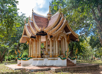 Canvas Print - Temple d'un jardin à Si Phan Don, Laos