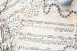 © Pixel-Shot - Christmas decor on note sheets
