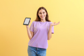 Poster - Young woman with e-reader on color background