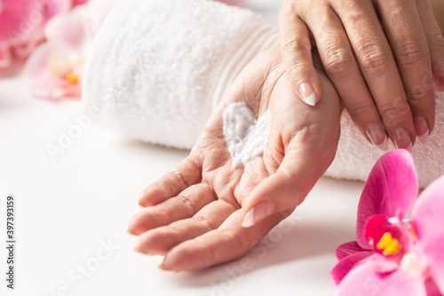 Heart-shaped hand lotion applied on hands of a woman Fototapete