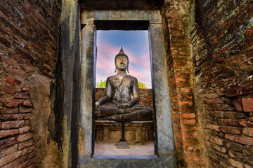 Wat Si Chum (temple) in Sukhothai historical park, Sukhothai, Thailand