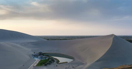 Fototapete - time lapse of the crescent lake at dusk, wonder of the desert, dunhuang city, gansu province, China.