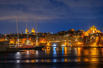 Canvas Print - City Skyline of Senglea at Night in Malta