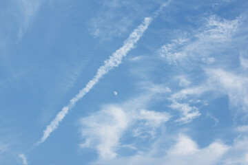 Canvas Print - closeup of chemtrail on blue sky background