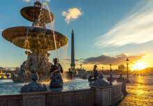 Paris, France - November 20, 2020: Fountain In The Place De La Concorde At Sunset In Paris