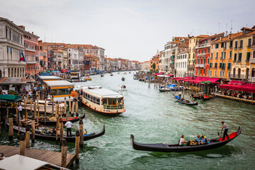 Wall Mural - traffic at the famous Canale Grande in Venice, Italy

