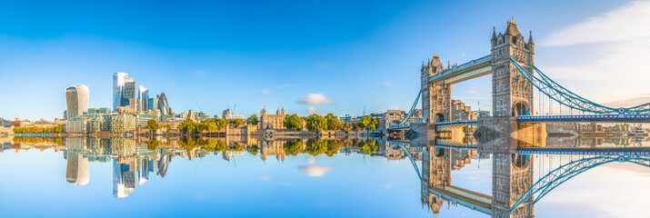 Poster - Beautiful autumn panorama of Tower Bridge and financial district of London. England. UK