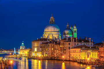 Canvas Print - Dome of Basilica Santa Maria della Salute at Grand Canal in Venice, Italy