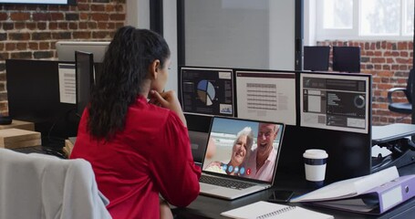 Canvas Print - Caucasian woman on laptop video chat sitting at desk in office