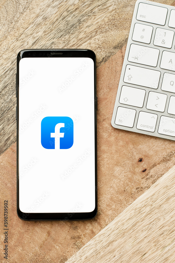 Facebook logo app on a smartphone screen, social media network Stock ...