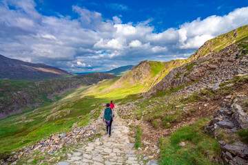 Canvas Print - Toourist hiking in Snowdonia. North Wales. UK