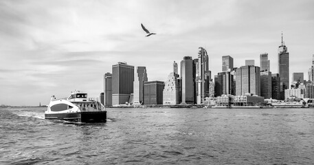 Canvas Print - new york city manhattan skyline on a cloudy day in november