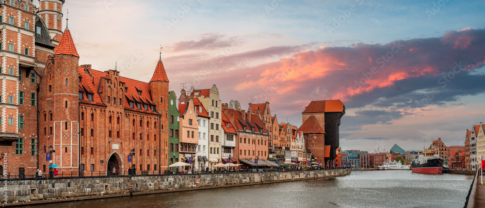 Obraz na płótnie Sunset over the Motława River in Gdańsk w salonie