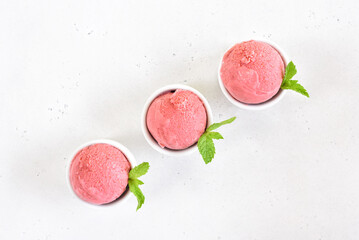 Wall Mural - Strawberry ice cream scoop in bowl