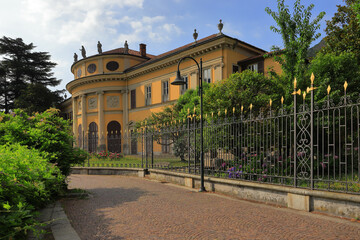 Wall Mural - città di como sil lago in italia, city of como on the lake in italy