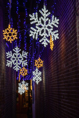 holiday lighting annapolis maryland ornament christmas snow flake alley winter night
