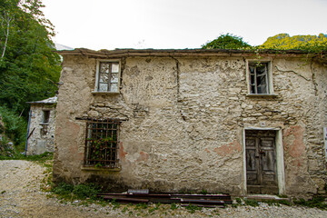 Canvas Print - old stone house