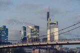 Fototapeta Miasto - Frankfurt Skyline am Abend 2020 