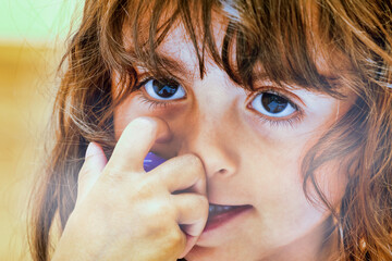 Poster - Young girl touching her mouth with the fingers