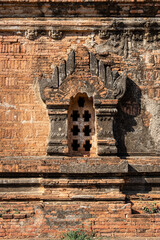 Sticker - Fenêtre d'un temple à Bagan, Myanam