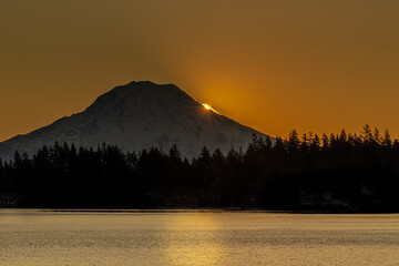 Wall Mural - sunrise behind mt rainier