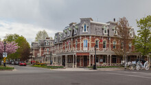 NIAGARA ON THE LAKE, ONTARIO, CANADA - MAY 14, 2017: Prince Of Wales Hotel With Horse Carriage In Niagara On The Lake. Built In 1864, This Three Story Hotel With 100 Rooms Is A Landmark Hotel .