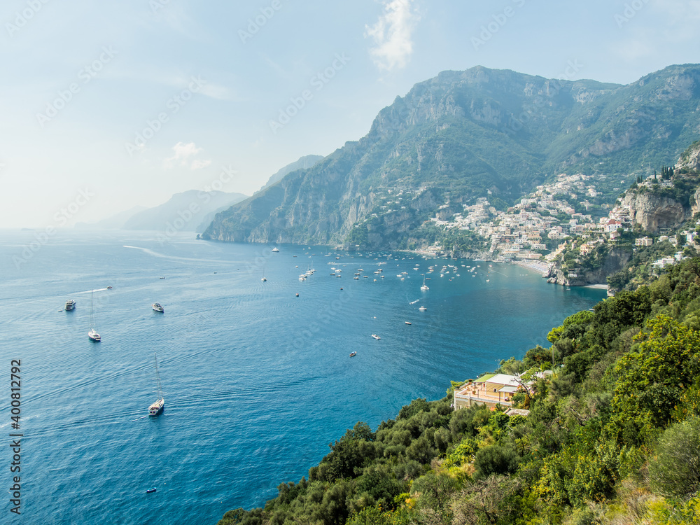 Malownicze morskie włoskie wybrzeże Positano widziane z gór - obrazy, fototapety, plakaty 