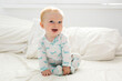 © Jessica Peterson/Tetra Images - Baby boy (6-11 months) lying on bed