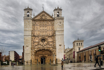 Wall Mural - View of San Pablo church and town square in Valladolid, Spain.