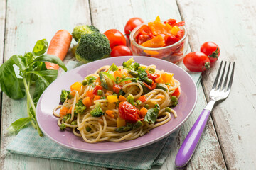 Canvas Print - vegetarian spaghetti with mixed vegetables