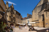 Fototapeta  - Sarlat-la-Canéda en Dordogne, dans le Périgord Noir en France. Vue du centre-ville.
