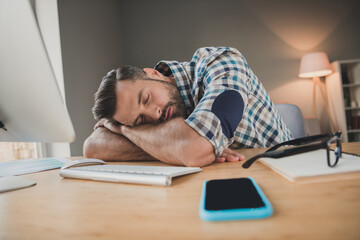 Poster - Photo of young handsome exhausted tired man sleep at workplace break pause stressed overworked rest relax indoors