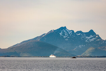 Canvas Print - Cruise ship at a rocky coastline in Lofoten islands, Norway