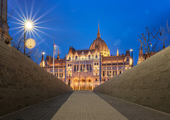 Wall Mural - Night view on the Hungarian Parliament 