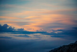 Fototapeta Na ścianę - Mar de nubes en la montaña al amanecer 
