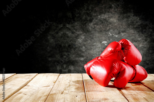 Boxing gloves on a wooden table before the fight of old Fototapet