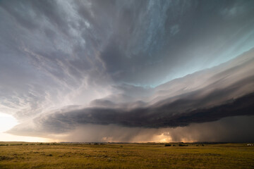 Wall Mural - shelf cloud and stormy sky ahead of a thunderstorm