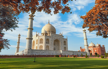 Fototapete - Iconic Taj Mahal with blue sky and clouds - A white marble mausoleum designated as the UNESCO World heritage site.	