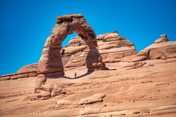 Wall Mural - Upward view of Delicate Arch in the Arches National park, Utah in summer season