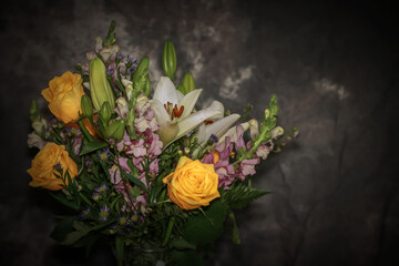 Wall Mural - Close up shot of natural flower vase on grey background
