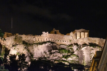 Wall Mural - Athens - December 2019: night view of Acropolis